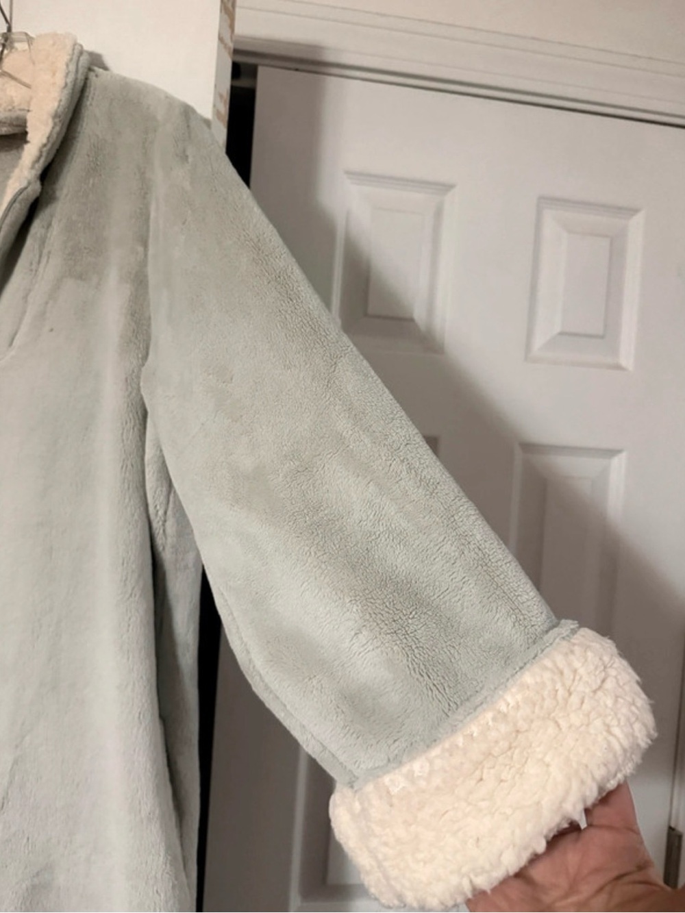 L.L.Bean Women's Wicked Plush Full-Zip Robe Size US L. - Picture 3 of 11